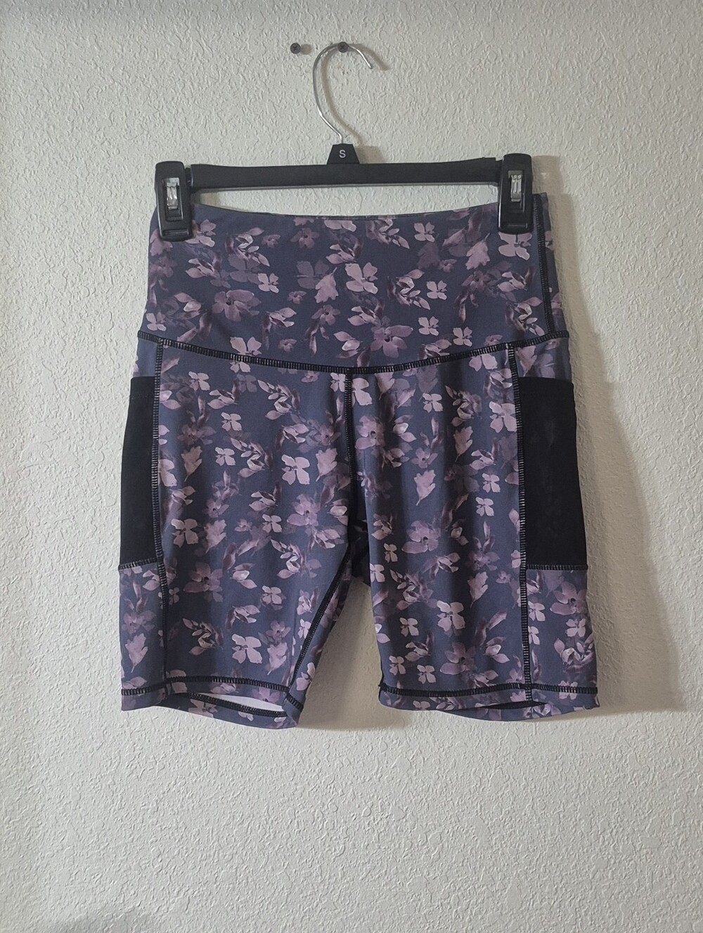 High-Rise Purple Floral Bike Shorts with Side Pockets